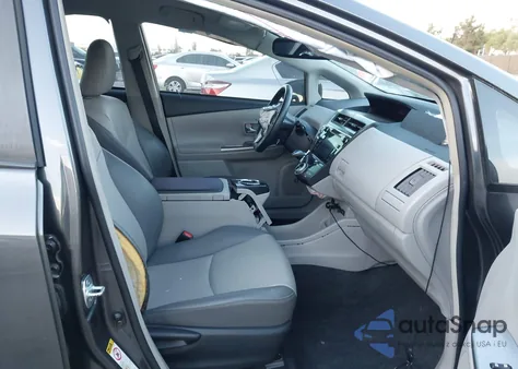 2017 Toyota Prius V Five z USA, uszkodzony, nr VIN JTDZN3EU8HJ062810